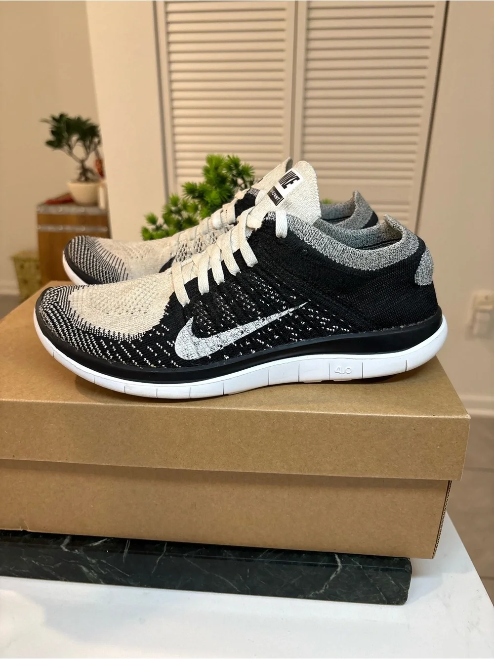 Nike Free 4.0 Flyknit Cookies and Cream Women’s size 8.5 running shoes